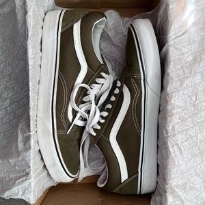 Vans Old Skool in beech/true white. Mens size 9.0US. VGUC